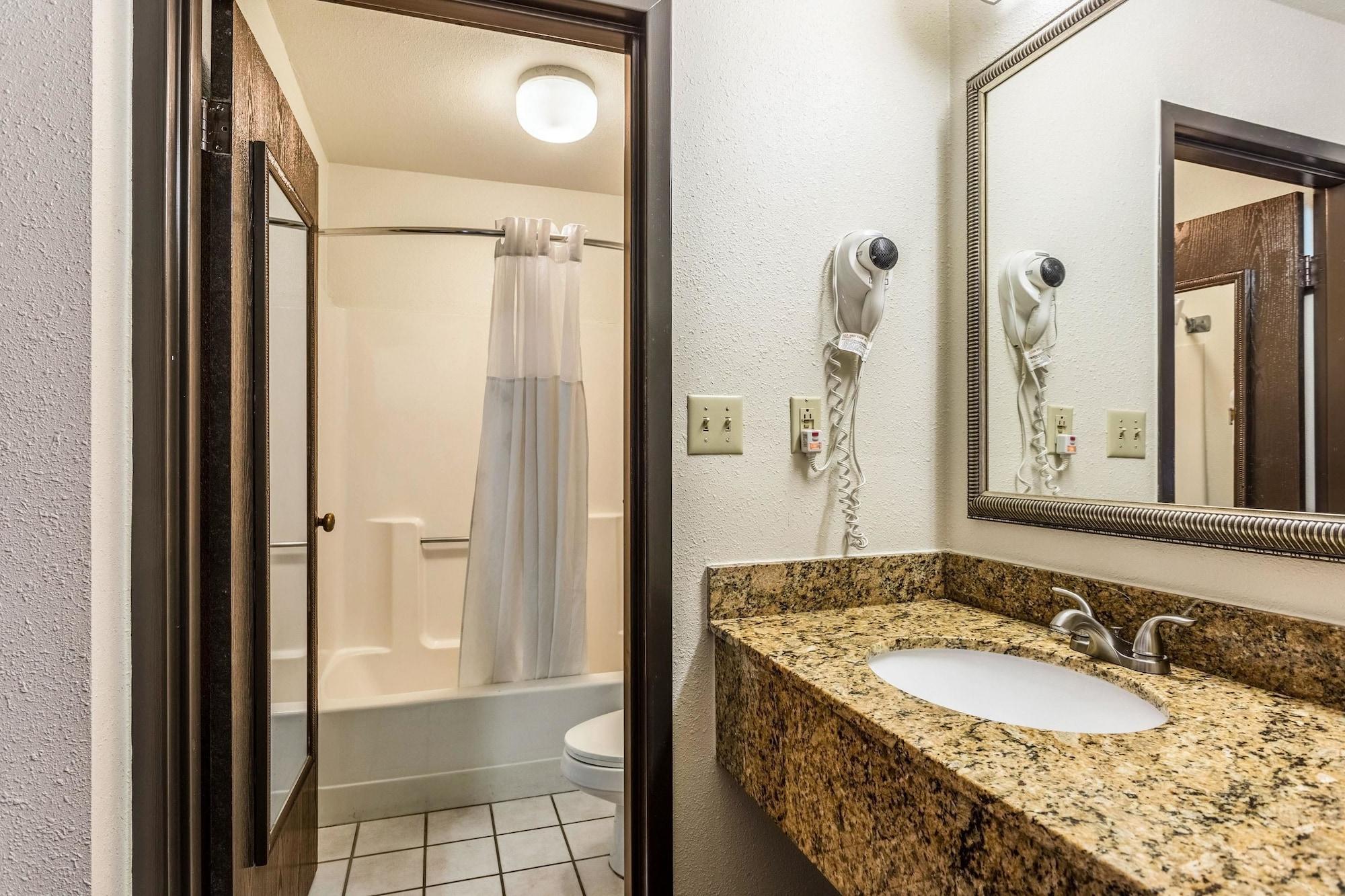 Quality Inn Тупело Екстериор снимка